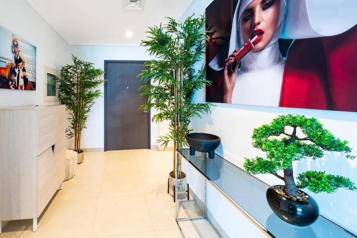 Downtown Views I 2 Bedroom Apartment With Dubai Mall Access 0*,  United Arab Emirates